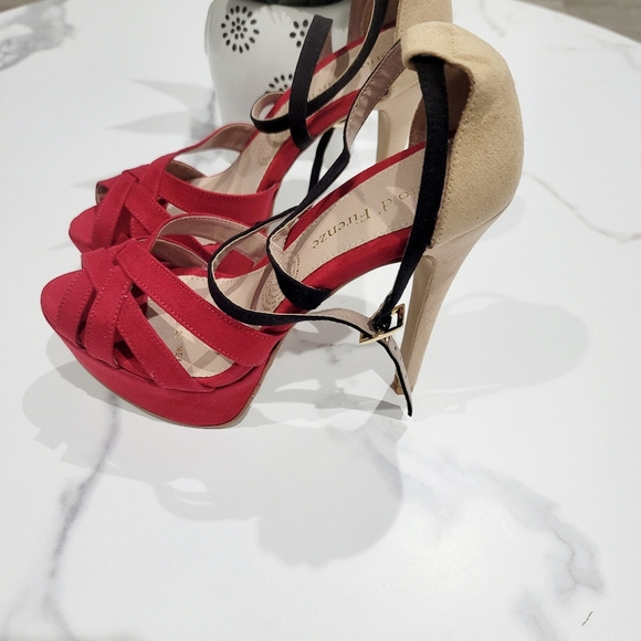 Vittoria D' Firenze Sandal - Picture 2 of 4